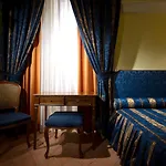 Hotel Chiaja De Charme 3*