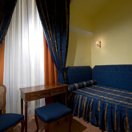Hotel Chiaja De Charme Naples