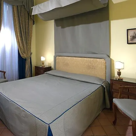 Hotel Chiaja De Charme Naples