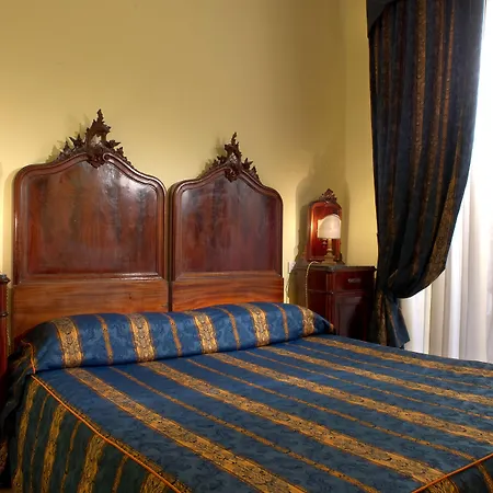 Ξενοδοχείο Chiaja De Charme 3*