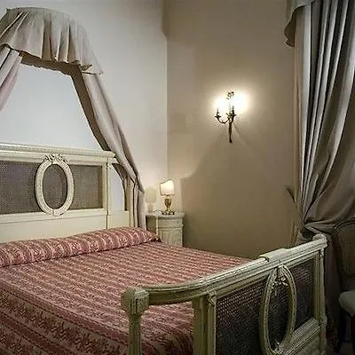 Chiaja De Charme Naples