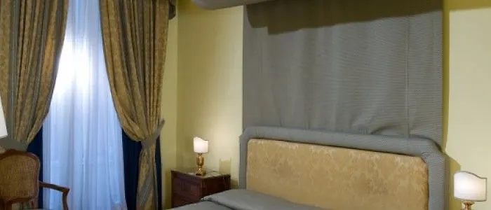 Ξενοδοχείο Chiaja De Charme 3*