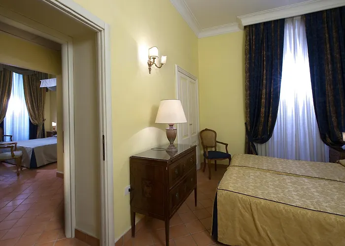 Hotel Chiaja De Charme 3*