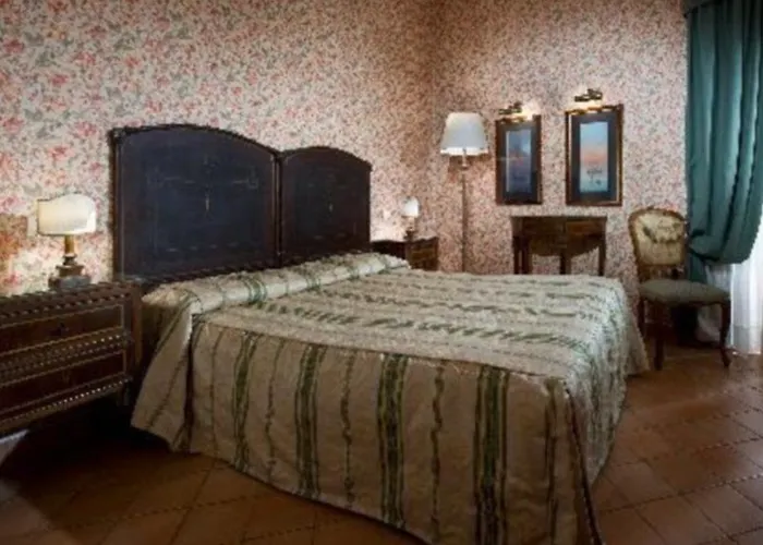 Chiaja De Charme Hotel 3*
