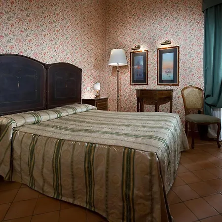 Chiaja De Charme 3* Naples