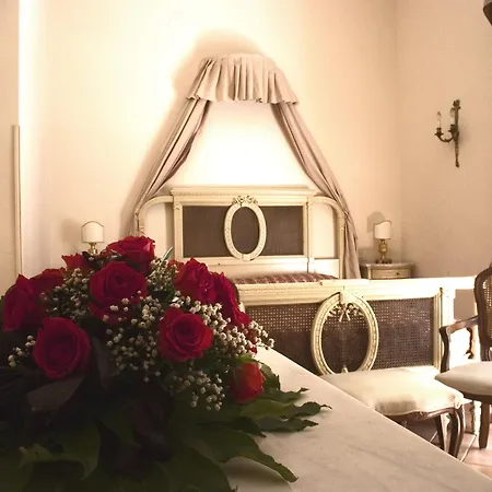 Hotel Chiaja De Charme Naples