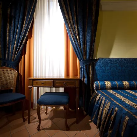 Hotel Chiaja De Charme 3*