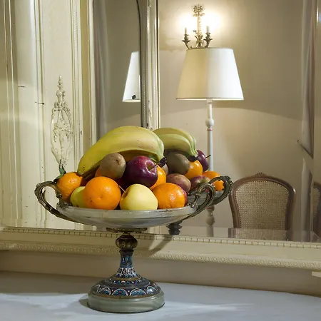 Chiaja De Charme Naples