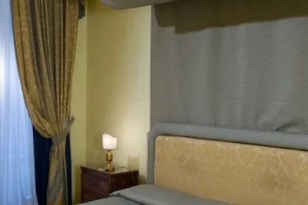 Hotel Chiaja De Charme 3*