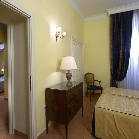 Hotel Chiaja De Charme 3*